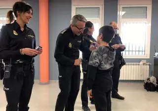 Alumnos del colegio Las Acacias de Pozuelo recibieron ayer su carnet de “Ciberexpertos”
