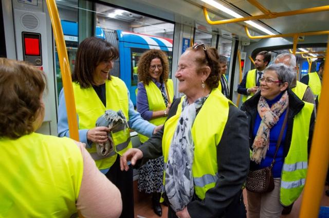 Pozuelo fomenta el uso seguro del transporte público entre las personas mayores