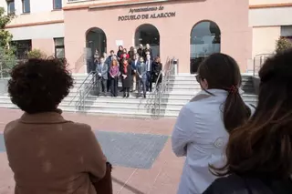 Pozuelo guarda un minuto de silencio por la última víctima de violencia de género en la región
