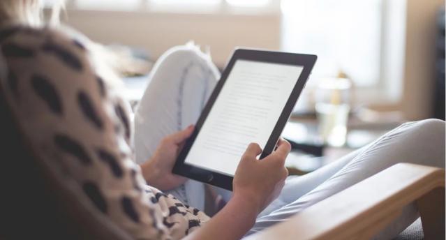 El Ayuntamiento facilita el autorregistro en el servicio de préstamo de libros electrónicos en eBookPozuelo para hacer más llevadera la cuarentena
