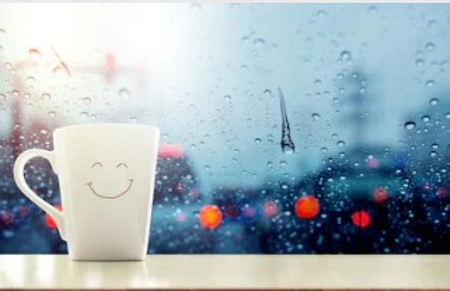 Cielos nubosos y lluvia en la previsión meteorológica de hoy lunes