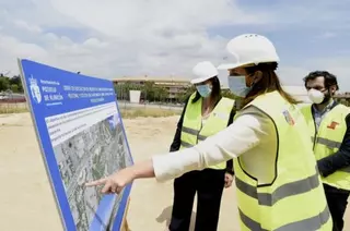 La obra de la pasarela peatonal y ciclista en la Avenida Pablo VI sobre la M-503 avanza a buen ritmo y concluirá en agosto

