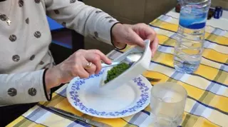 Continúa el servicio municipal de comida a domicilio para aquellas personas que más lo necesitan