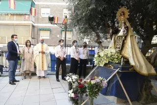 La alcaldesa participó ayer en los actos litúrgicos celebrados en el Día de la Virgen del Carmen, patrona del barrio de La Estación