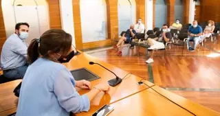 Los pañuelos de las Peñas colgarán del balcón del Ayuntamiento de Pozuelo durante las fiestas