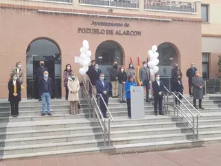 Minuto de silencio en Pozuelo por el día Día Contra la Violencia de Género, con la ausencia de Vox