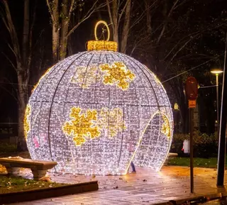 Las luces de Navidad iluminan las calles y plazas de Pozuelo de Alarcón