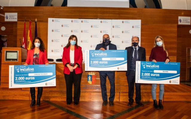 El Ayuntamiento entrega los Premios Iniciativa con los que reconoce el espíritu emprendedor y a las empresas de nueva creación