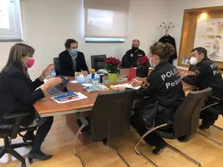 La Policía Municipal refuerza su presencia en las calles y en los lugares con mayor afluencia de público por la Navidad