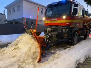 Intervención de la UME en las labores de limpieza de nieve en La Cabaña