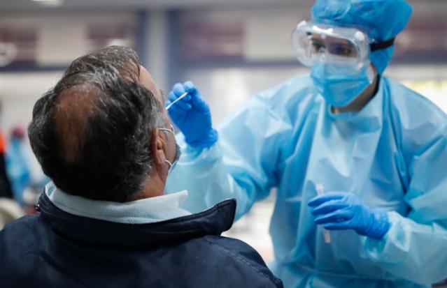 La Comunidad de Madrid aplica restricciones en tres zonas básicas y tres localidades más y las levanta en dos zonas y cinco municipios