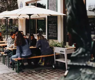 Desde hoy: mesas de 6 personas en terraza, con límite horario hasta las 21h