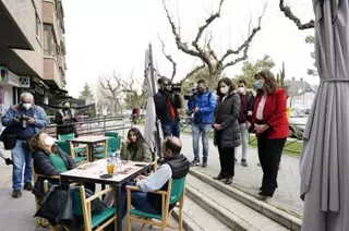 Díaz Ayuso se reúne con la alcaldesa de Pozuelo para abordar la situación del municipio y apoyar a su restauración
