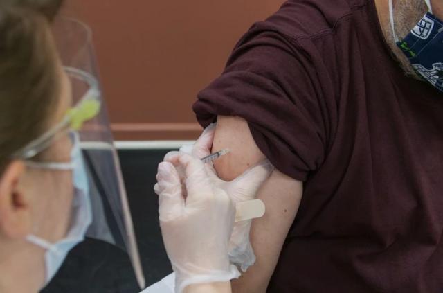 Los mutualistas mayores de 80 años se vacunarán a partir de mañana en el Hospital Isabel Zendal, con dosis de Moderna