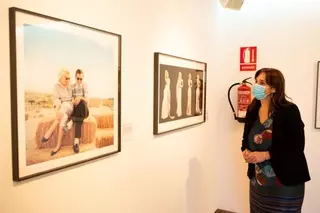 Pérez Quislant visita la exposición fotográfica sobre Marilyn Monroe en el Centro Cultural Padre Vallet de Pozuelo