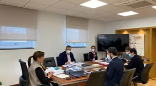 Los vecinos en situación de vulnerabilidad recibirán tarjetas de compra canjeables por productos de primera necesidad