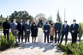 Pozuelo recordará a todos los fallecidos durante la pandemia con la escultura 'El Abrazo que nos une"