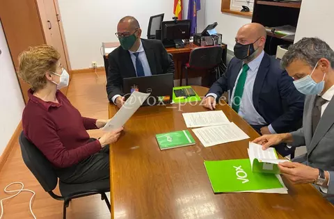 Rechazada la propuesta de VOX para eliminar la revista municipal "Vive Pozuelo"