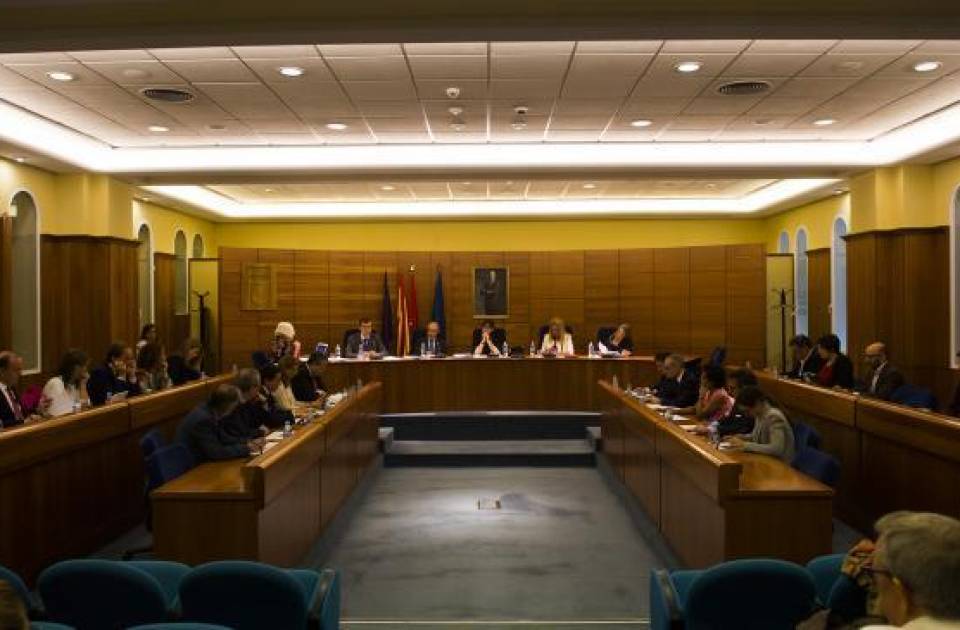El Pleno aprueba la moción socialista de construir 25 viviendas públicas para jóvenes y familias de Pozuelo