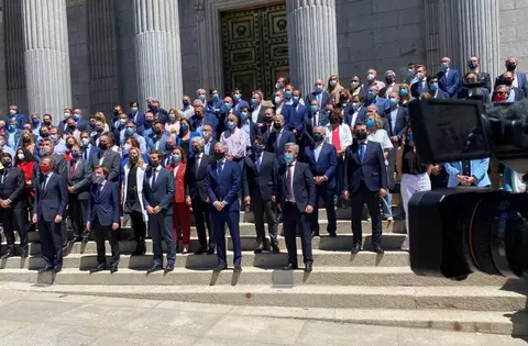 La rebelión de los alcaldes: los ediles del noroeste se manifiestan para exigir las ayudas frente a la pandemia