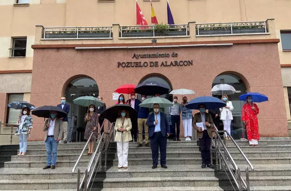 Pozuelo guarda un minuto de silencio por la última víctima de violencia de género de la región