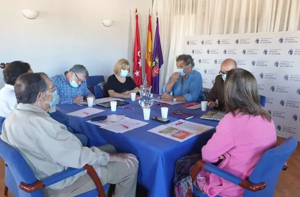 El PSOE y la 'Asociación Progresista Pozuelo Amigable' analizan las necesidades de los mayores en el municipio