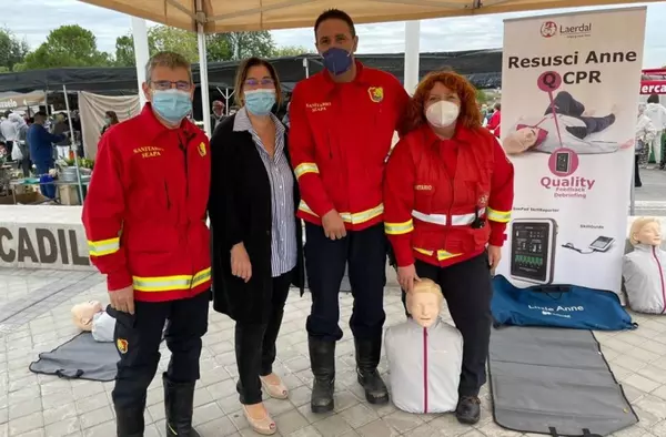 Talleres de RCP en el mercadillo de Pozuelo en el Día Europeo del Paro Cardiaco