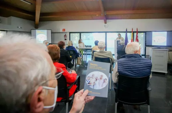 Pozuelo edita una “Guía de Recursos para personas mayores” para dar a conocer la oferta de servicios municipales a su disposición