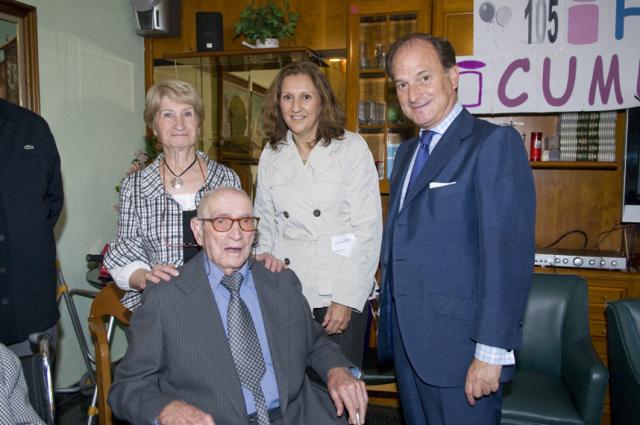 Larga vida en Pozuelo de Alarcón: El Alcalde felicita a Rafael Rubio por su 105 cumpleaños y a Cipriana Iglesias por sus 101 años