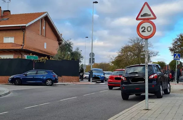 El PSOE de Pozuelo reclama seguridad vial y mejoras junto a los colegios