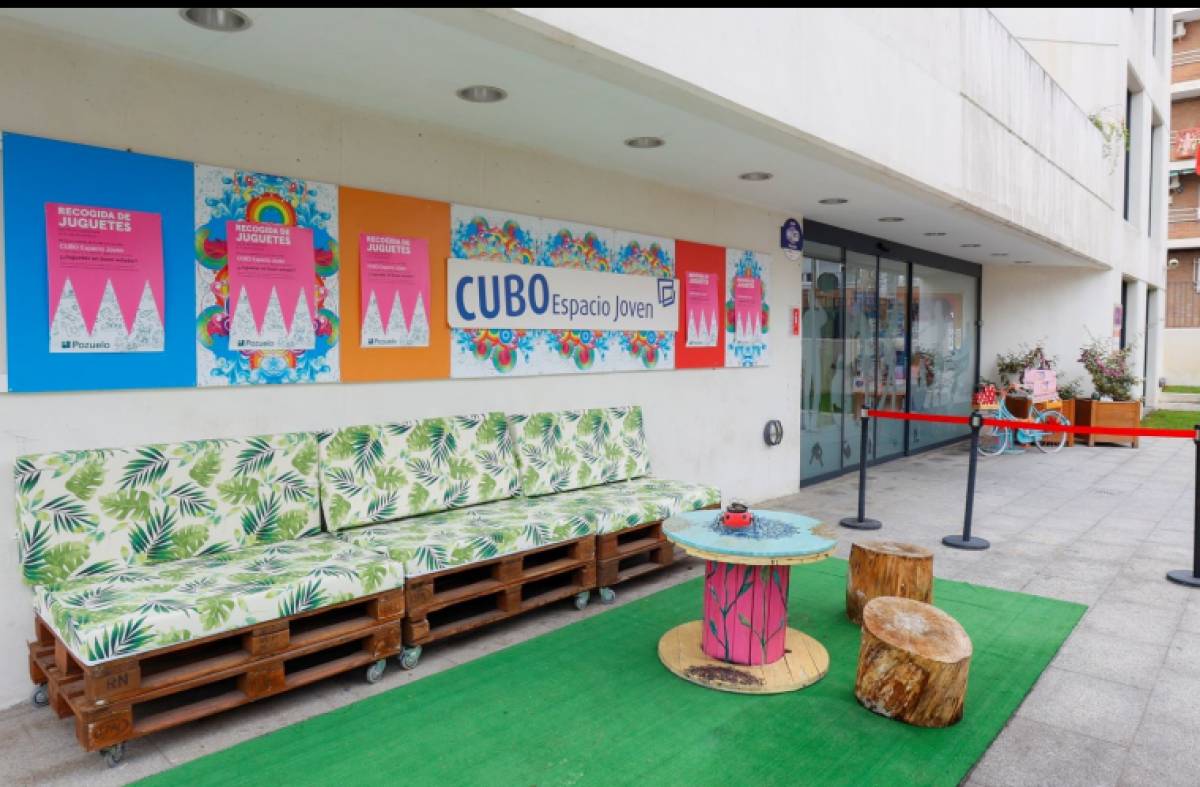El 'Carné Joven' permite a los jóvenes de Pozuelo acceder a numerosos descuentos y actividades nacionales e internacionales