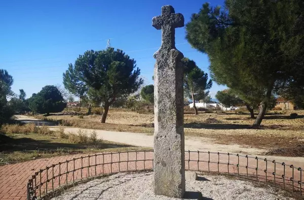 Comienza el acondicionamiento de la zona verde de la Cruz de la Atalaya con mejoras en los caminos y más árboles