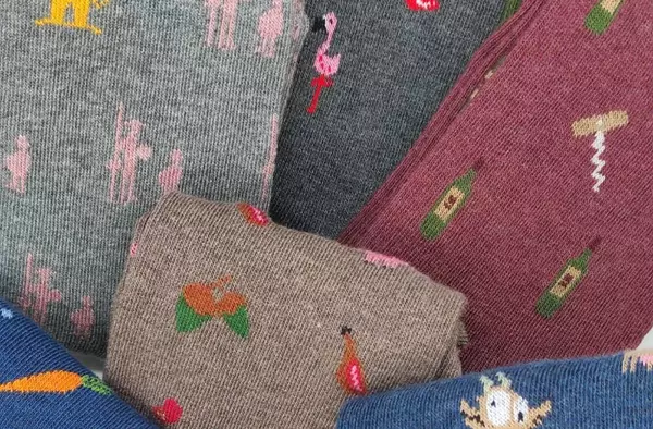 Calcetines divertidos y solidarios a beneficio de la Fundación Gil Gayarre