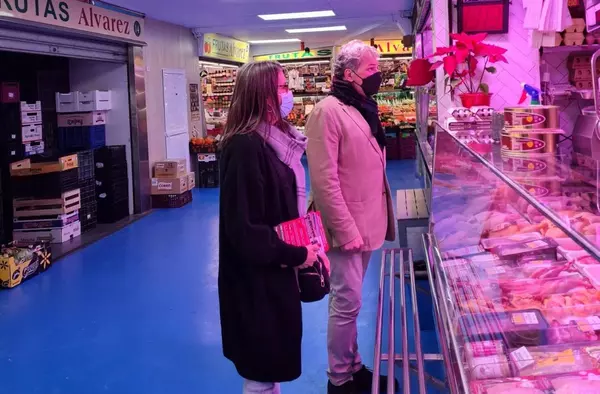 El PSOE de Pozuelo comparte propuestas e impresiones con vecinos y comerciantes del barrio de la Estación 