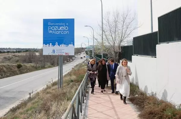 Pérez Quislant y Almeida comprueban los trabajos realizados para mejorar la conexión peatonal de Pozuelo con Madrid