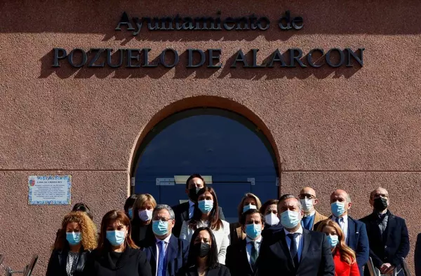 Pozuelo de Alarcón guarda un minuto de silencio por la mujer asesinada el pasado miércoles