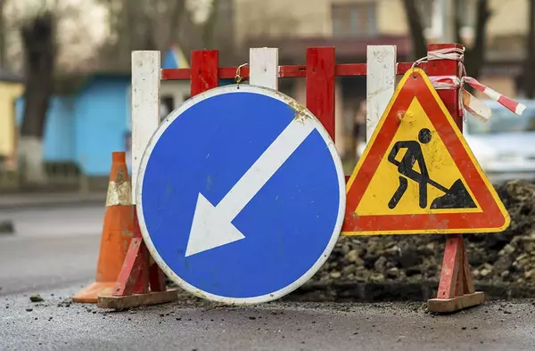 Un hundimiento del terreno provoca el cierre al tráfico de un tramo de la calle Tramontana de Pozuelo 