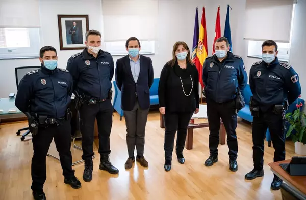 La alcaldesa recibe a tres nuevos mandos de la Policía Municipal de Pozuelo