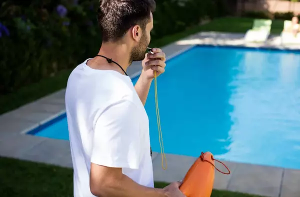 Se buscan 300 socorristas para piscinas de Pozuelo de Alarcón, Majadahonda, Las Rozas y Aravaca