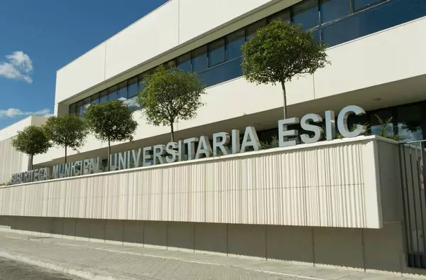 La Biblioteca Municipal ESIC abre las 24 horas para los alumnos de Pozuelo en época de exámenes