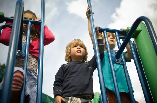 El estado de los parques infantiles de Pozuelo en el punto de mira de los socialistas