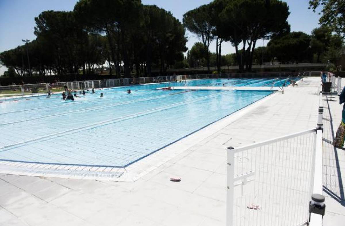 La piscina de verano del Polideportivo Carlos Ruiz vuelve a abrir sus puertas