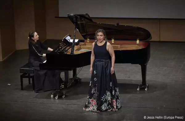 La soprano ucraniana Elvira Polyenova llega a Pozuelo con su gira de conciertos benéficos 'Paz para todos' 