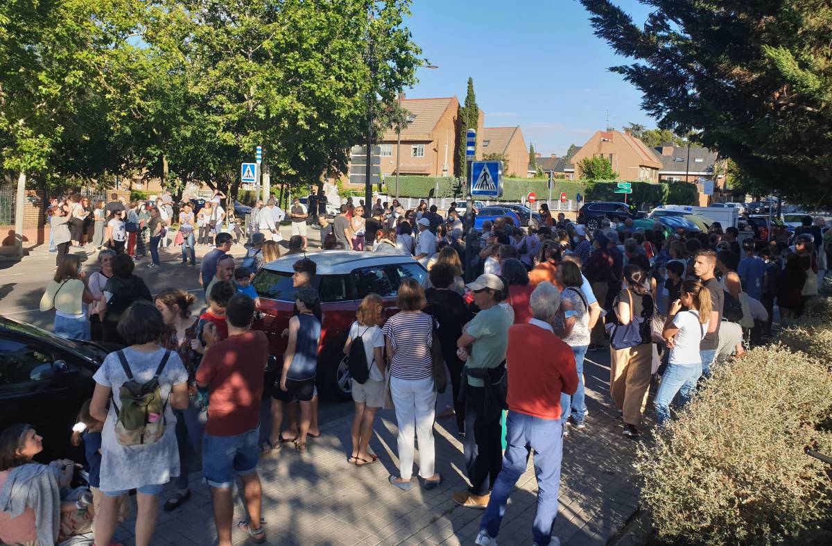 Más de 400 personas se manifiestan en contra del cierre de las Urgencias de Pozuelo