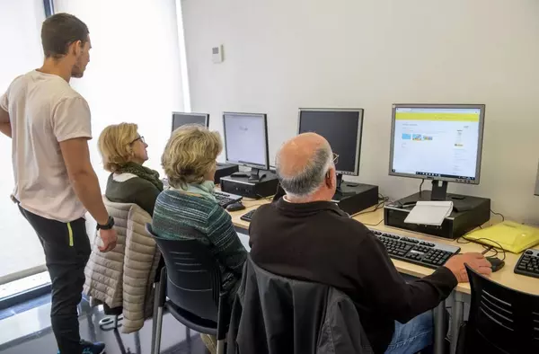 Los talleres y actividades de los centros municipales de mayores de Pozuelo abren el plazo de inscripción
