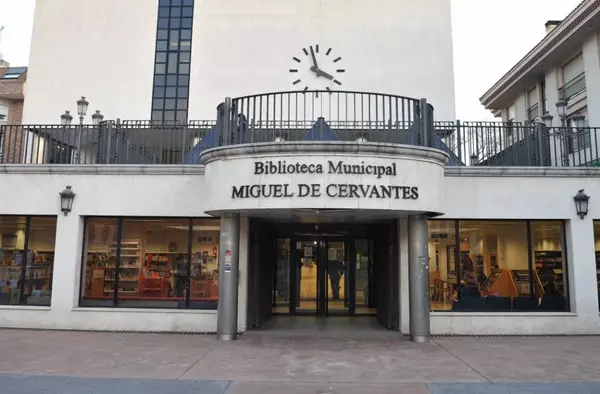Clubes de lectura, tertulias lingüísticas y talleres en la nueva programación de las bibliotecas municipales de Pozuelo
