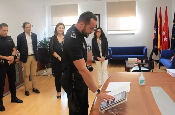 Cinco nuevos oficiales de la Policía Municipal de Pozuelo toman posesión de sus cargos 