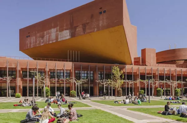 El PSOE de Pozuelo denuncia 'discriminación' en las becas universitarias propuestas por Ciudadanos
