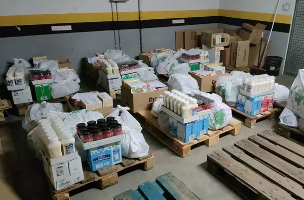 La Asociación pozuelera 'Ayudar a quien ayuda' inicia su campaña de recogida de alimentos Navidad 2022