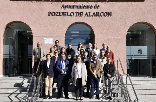 Pozuelo guarda un minuto de silencio por la última mujer y su hija asesinadas en Madrid, víctimas de violencia de género 